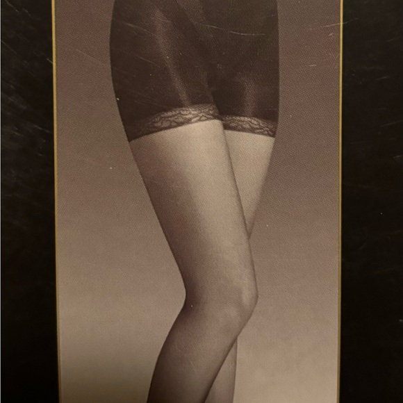 Donna Karan New York pantyhose size large in dark nude color - Picture 4 of 8